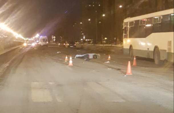 В Петербурге водитель насмерть сбил женщину