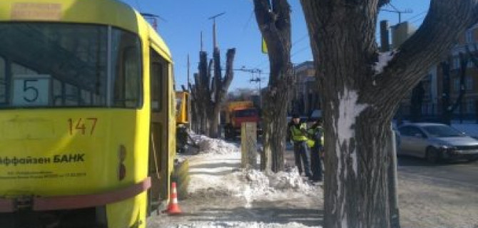 В Екатеринбурге трамвай насмерть задавил мужчину