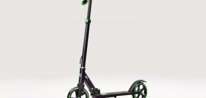 Skoda будет комплектовать свои автомобили самокатами - для тех, кто не смог найти парковку