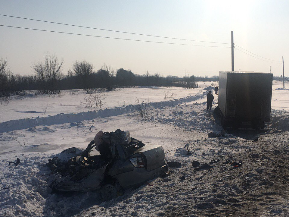 Под Сызранью столкнулись «Гранта», ВАЗ и грузовик – погиб человек (4)