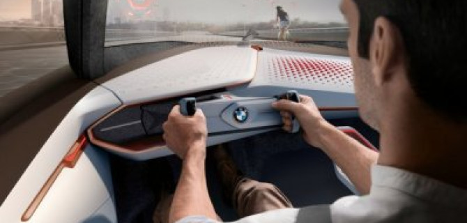 BMW не намерена заниматься разработкой автомобилей без руля и педалей