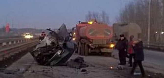 В Уфе в ДТП со снегоуборочным КамАЗом погибла 20-летняя девушка