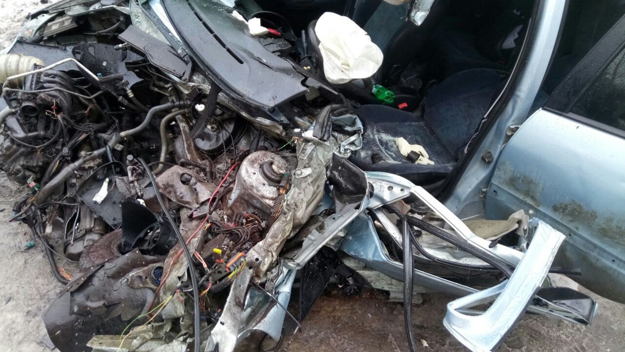 В ДТП с лесовозом пострадал человек (3)