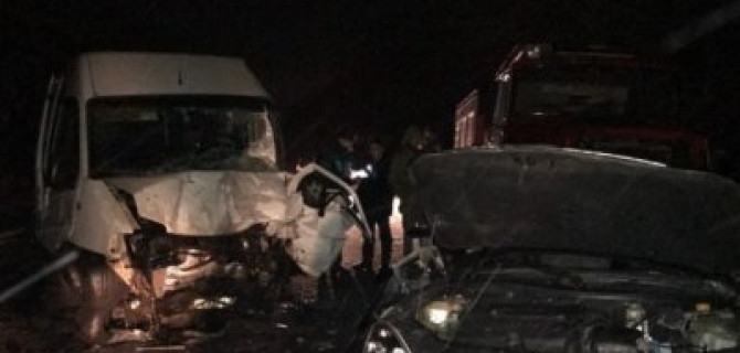 Четыре человека погибли в ДТП с микроавтобусом под Курском