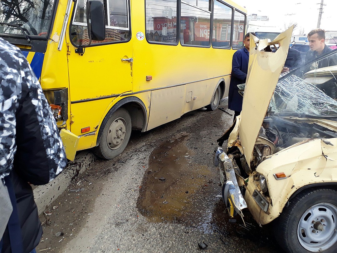 Семь человек пострадали в ДТП с автобусом в Симферополе