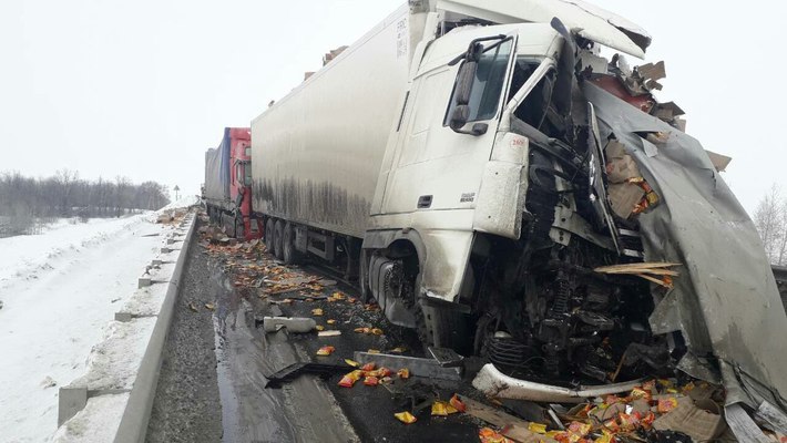 Под Сызранью оторвавшийся от фуры прицеп спровоцировал смертельное ДТП (2)