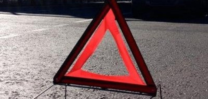 В Ростовской области иномарка врезалась в столб: пострадали две девочки