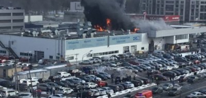В Санкт-Петербурге произошел крупный пожар в автоцентре "Рольф Лахта"