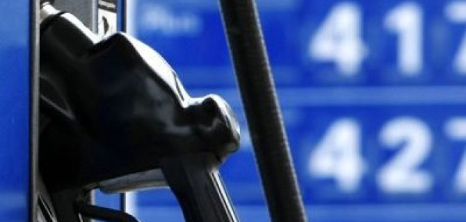 Российские АЗС торгуют себе в убыток: оптовые цены на топливо выросли, а розничные пока нет