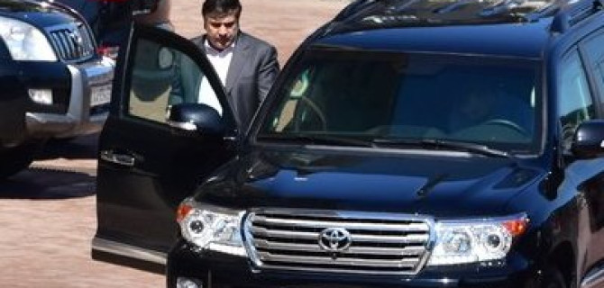 В Грузии чиновникам запретили черные автомобили: надо быть скромней