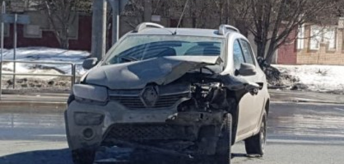 В Самаре иномарка придавила пешехода к столбу