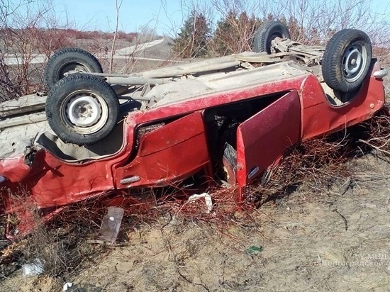 Пять человек пострадали при опрокидывании ВАЗа в Волгоградской области