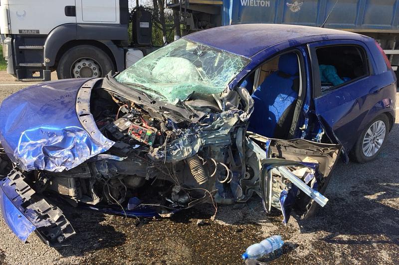 Под Краснодаром произошло массовое ДТП с автобусом (3)