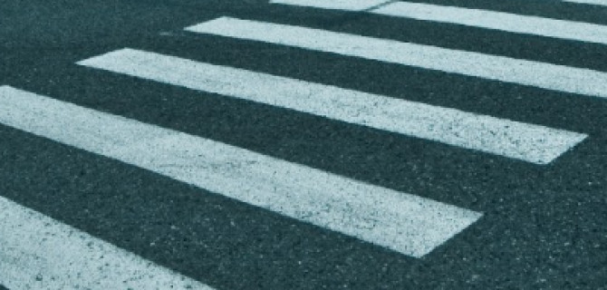 В Петербурге автомобиль BMW сбил ребенка на переходе