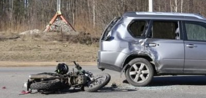 В ДТП под Тверью тяжело пострадал мотоциклист