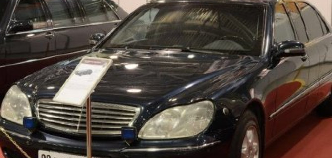 Бронированный Mercedes Путина с кассетным видеоплеером выставлен на продажу в Интернете