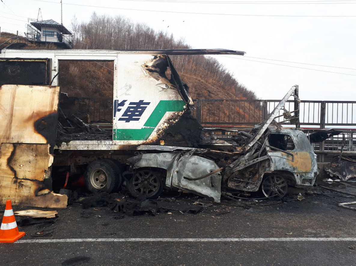 В Хабаровске два человека сгорели в угнанном «Лексусе»