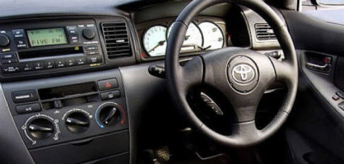 Более 4 млн автомобилей в России - праворульные