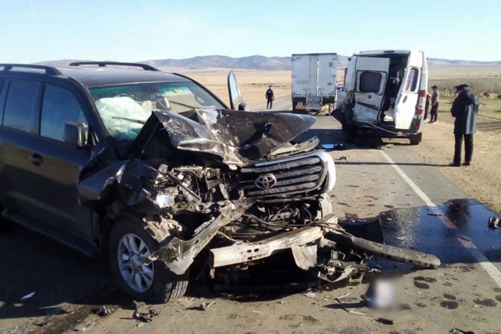 Девять человек пострадали в ДТП с микроавтобусом в Бурятии