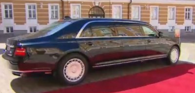 Путин поехал на инаугурацию на новом лимузине «Кортеж», но с номерами от старой «Волги»