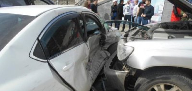 В Чебаркуле водитель с ребенком на коленях устроил массовое ДТП