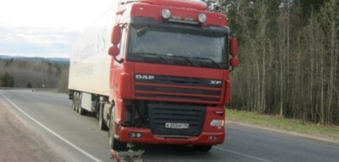 Фура насмерть сбила молодого пешехода в Карелии