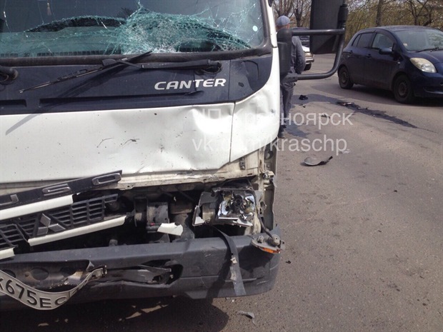 В Красноярске в ДТП с грузовиком погиб мотоциклист (1)