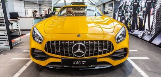 Mercedes-AMG GT C Roadster в цвете AMG solarbeam – яркий представитель философии #DrivingPerformance в АВИЛОН Воздвиженка