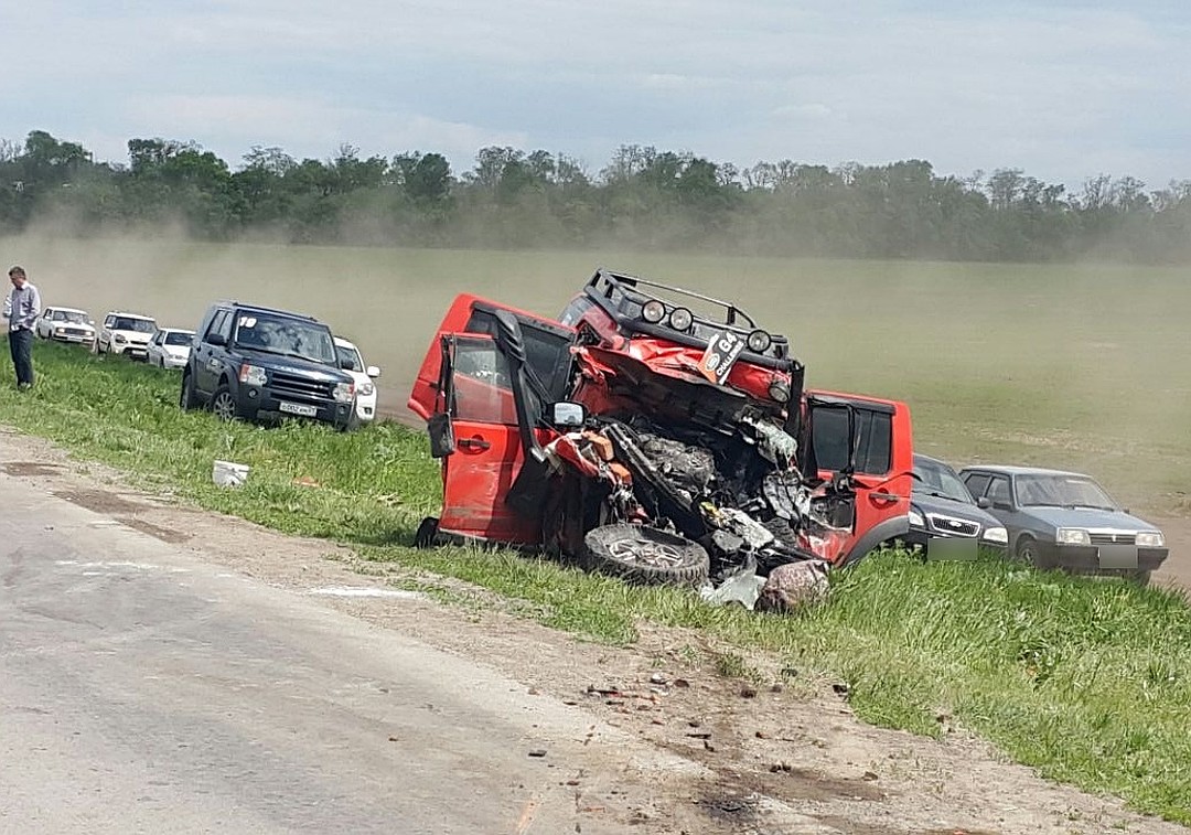 Три человека погибли в ДТП с грузовиком под Ростовом (2)
