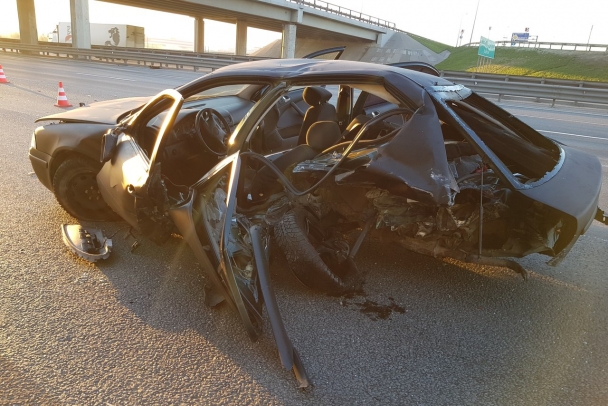 В ДТП на КАД с двумя иномарками погиб человек (2)