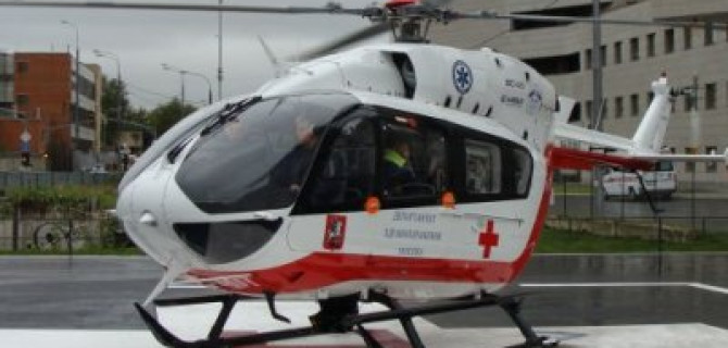 Вертолет эвакуировал ребенка, пострадавшего в ДТП в Москве