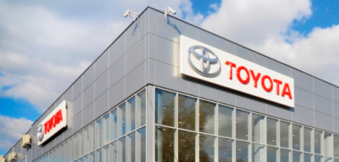Toyota в России повышает цены на фоне падения продаж своих автомобилей