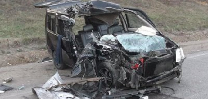 Два человека погибли в ДТП с КамАЗом под Иркутском