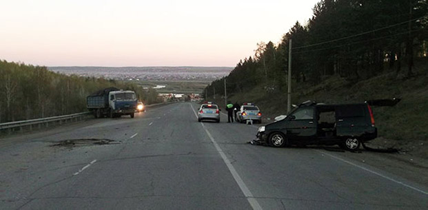 Два человека погибли в ДТП с КамАЗом под Иркутском (2)