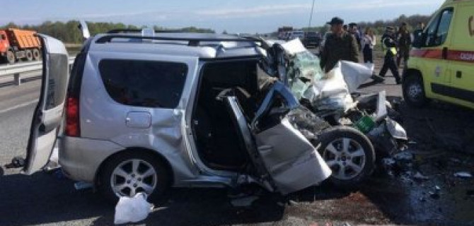 Шесть человек погибли в ДТП с трактором в Башкирии