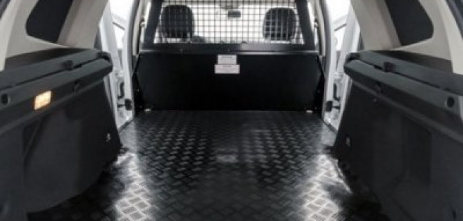 Из Renault Duster убрали все сидения и стали продавать как грузовик