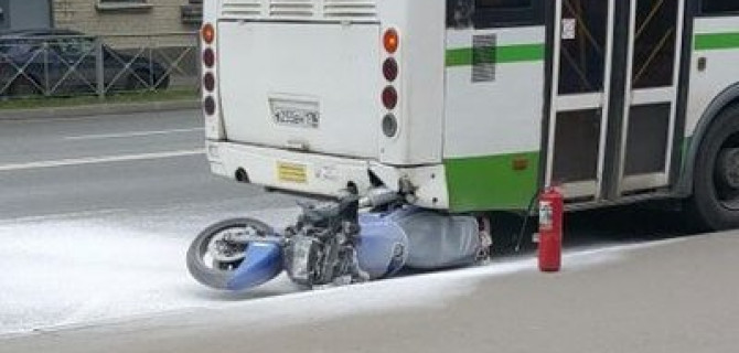 В Колпинском районе Петербурга в ДТП пострадал мотоциклист
