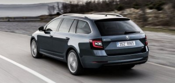 Octavia Combi вошла в десятку продаваемых универсалов России
