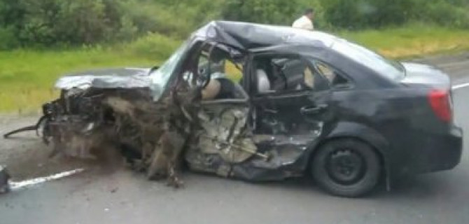 Водитель иномарки погиб в ДТП с фурой в Псковской области