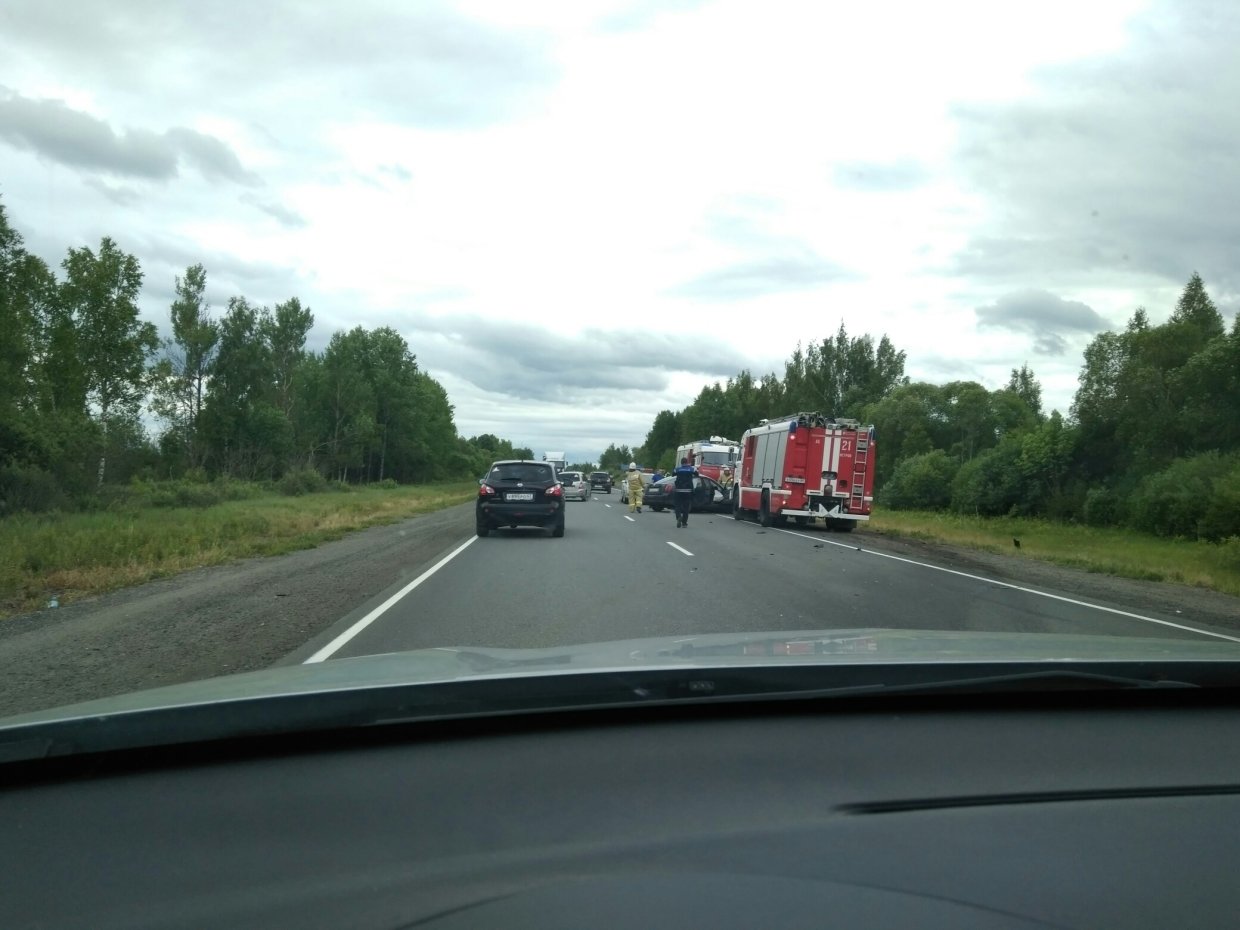 Водитель иномарки погиб в ДТП с фурой в Псковской области