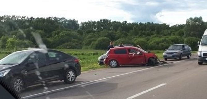 Пять машин сошлись в ДТП под Тверью