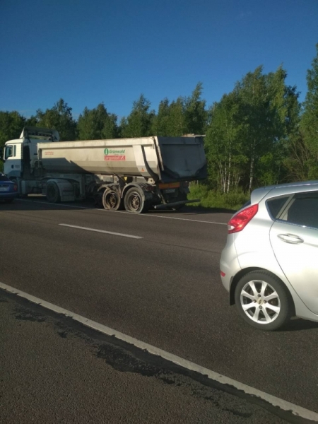 Пять машин сошлись в ДТП под Тверью (3)