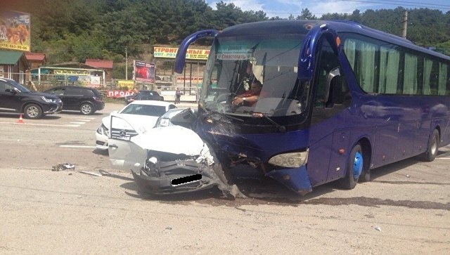 В ДТП с автобусом в Алуште погиб человек (2)