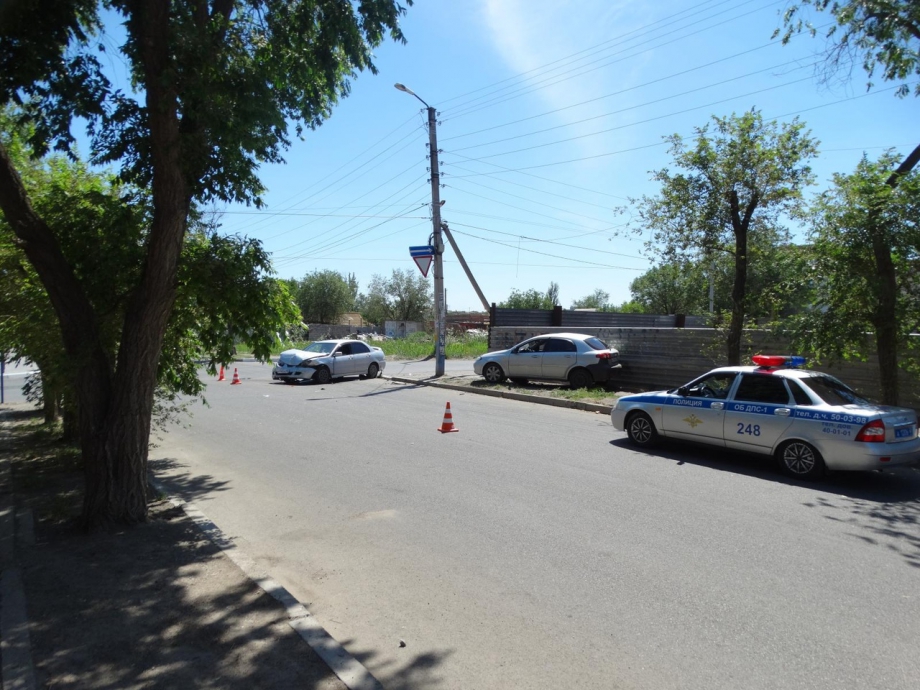 Мать с сыном пострадали в ДТП в Астрахани (1)