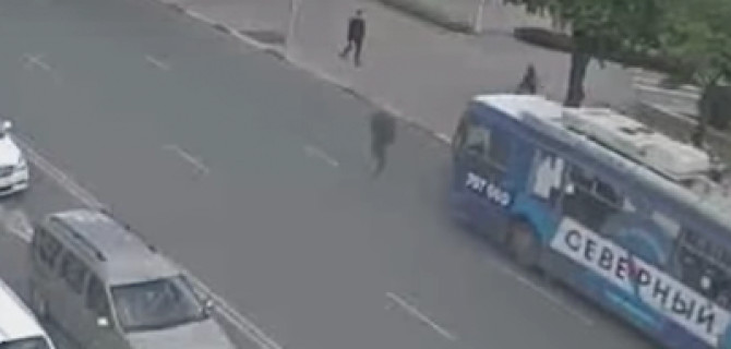 В Рязани спорят о ДТП, в котором мужчина попал под троллейбус
