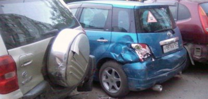 В Красноярске толпа устроила самосуд над пьяным инвалидом, разбившим более 10 машин