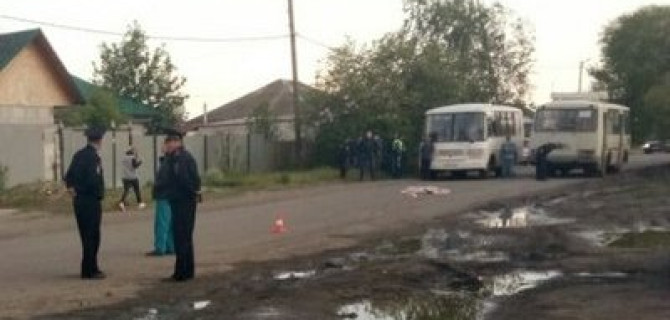 В Кургане автобус насмерть сбил девочку: разыскиваются очевидцы