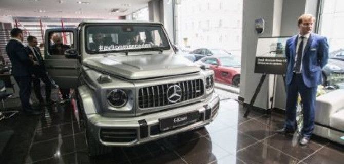 Сотни клиентов АВИЛОН пришли на закрытый показ легенды от «Мерседес-Бенц»!