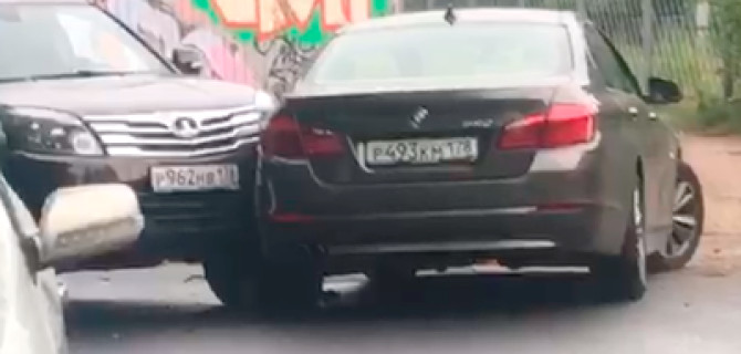 В Санкт-Петербрге китайский внедорожник не смог разъехаться с BMW  