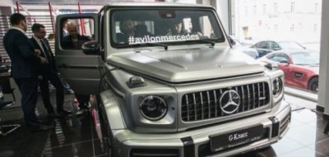 Сотни клиентов АВИЛОН пришли на закрытый показ легенды от «Мерседес-Бенц»!